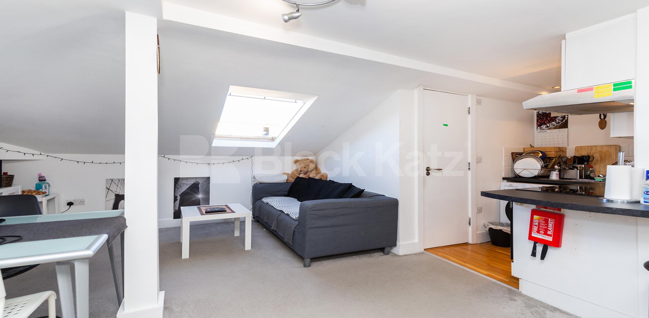 Recently refurbished one bed with acces to a large communal garden mins to Tube. Camden Road , Tufnell Park